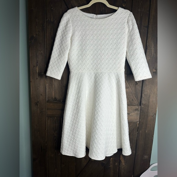 Donna Morgan Dresses & Skirts - Donna Morgan White Chevron Pattern Fit And Flare Dress 3/4 Sleeves Zipper Size10